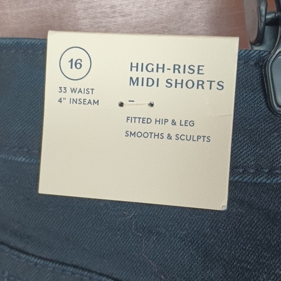 ֎5 FOR $25֍ (c1-4) NWT. Dark denim midi shorts 16 - Picture 6 of 7